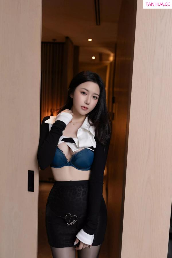 鱼子酱fish  [XiuRen]高清写真图 2025.05.30 No.10353 鱼子酱Fish 学生服第34张图片